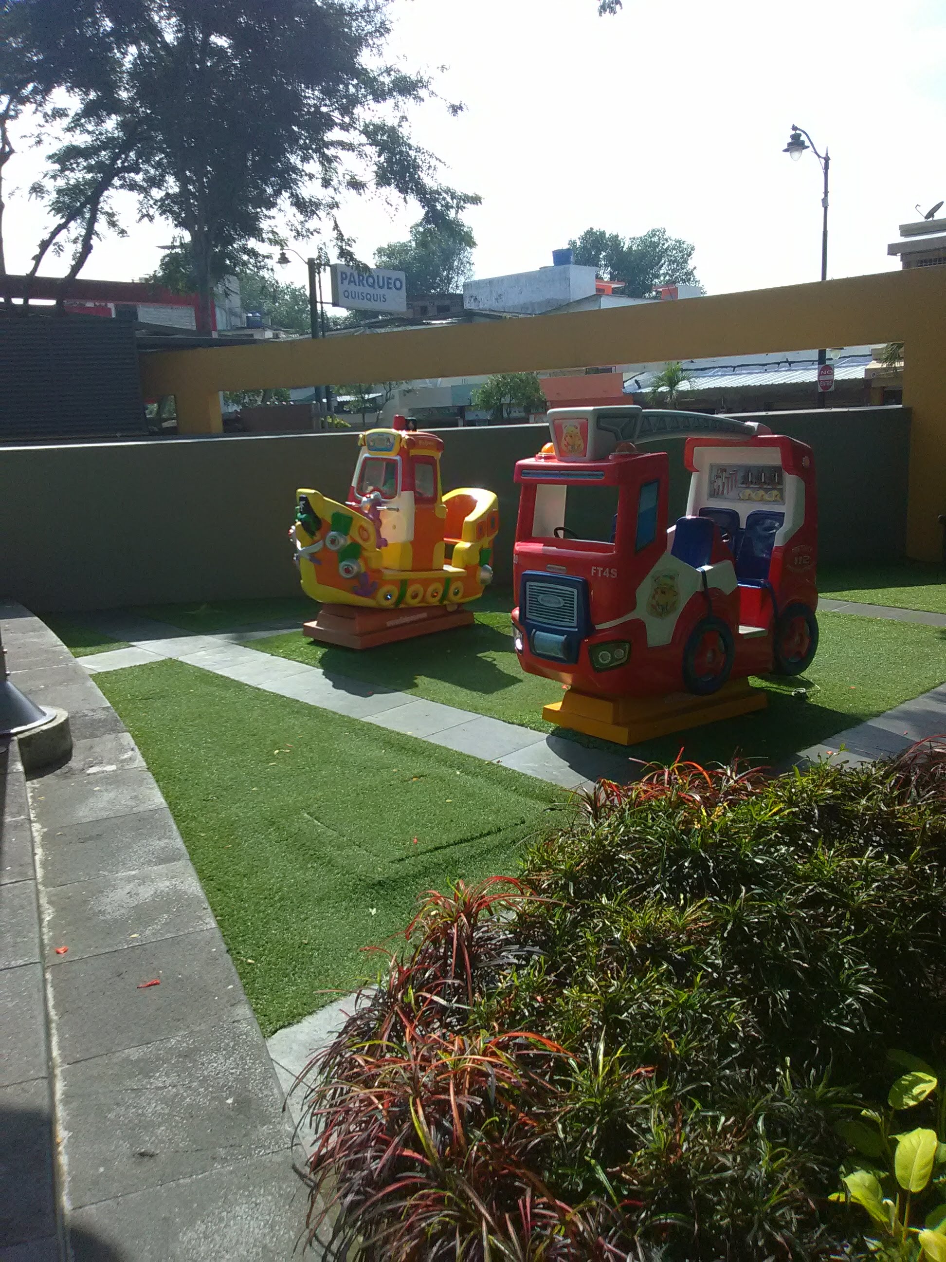 Plaza Rodolfo Baquerizo Moreno 3